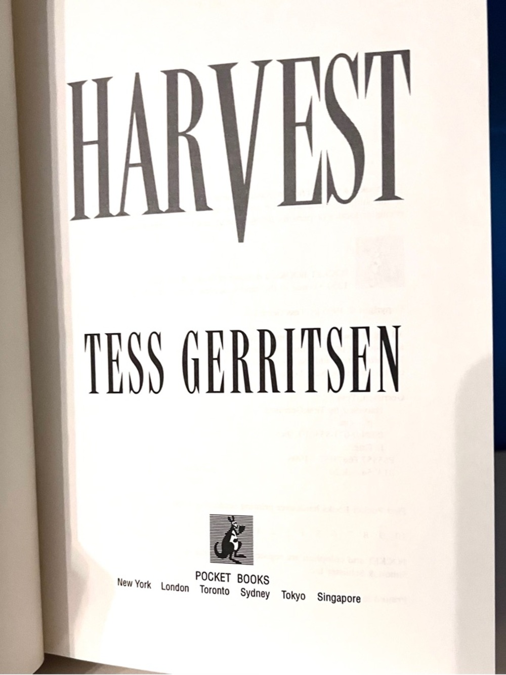 Tess Gerritsen - Harvest - First Edition 1996 Hardcover Book - Picture 5 of 8